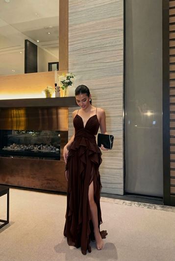 Abito da Sera Marrone con Balze e Spalline – Vestito Lungo Elegante